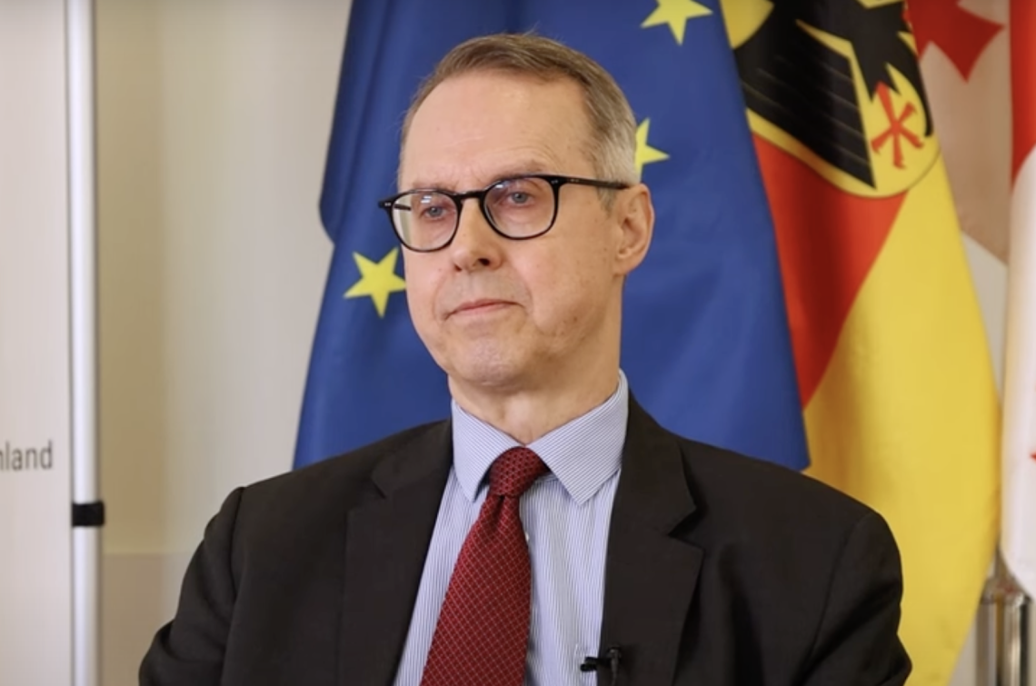 „როცა ეს ამბავი გავრცელდა, მე დავინახე, რომ ადამიანები ტიროდნენ…“ – რას ჰყვება საქართველოში გერმანიის ელჩი?