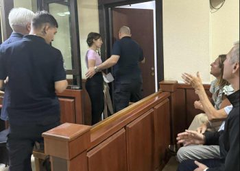 „წამებით მაიძულებდნენ ამის გაკეთებას…” – რას ამბობს თბილისის აეროპორტში დაკავებული დიდი ბრიტანეთის მოქალაქე?