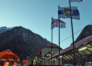 გამშვები პუნქტი „დარიალიდან“ თანამშრომლების ევაკუაცია მოხდა – გადაკეტილია საავტომობილო გზა