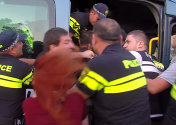 „თვალჭრელიძის ქუჩაზე დაკავებულები სასამართლოში გადაჰყავთ“ – უახლესი ცნობები