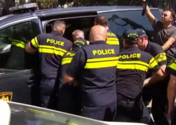 თვალჭრელიძეზე, სადაც გამოსახლების პროცესი მიმდინარეობს, პოლიციამ კიდევ 2 ადამიანი დააკავა – ადგილზე სიტუაცია დაძაბულია