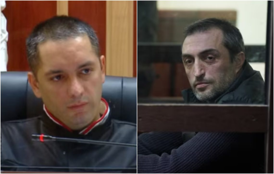 მოსამართლე რომეო ტყეშელაშვილმა გიორგი ახობაძის პროცესზე დამსწრე პირი, რეპლიკის გამო, 400 ლარით დააჯარიმა
