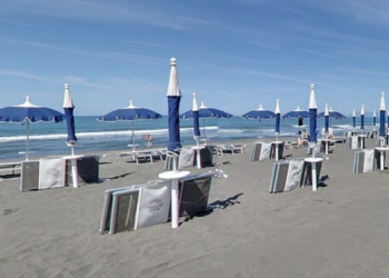 „ქვიშა ჩამოიშალა და ცოცხლად ჩაიმარხა…“ – იტალიაში, პლაჟზე 17 წლის მოზარდი ტრაგიკულად დაიღუპა