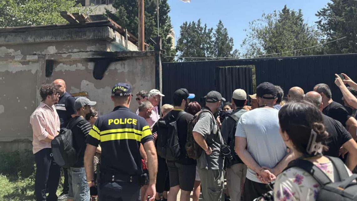 “კრედიტის დასაფარად ფული ჰქონდა სახლში, რომ შევიდა აღარ დახვდა” – რას აცხადებს გამოსახლებული მოქალაქე