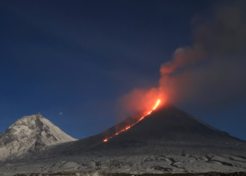 კამჩატკის ნახევარკუნძულზე მდებარე კლიუჩევსკოის ვულკანმა ამოფრქვევა დაიწყო