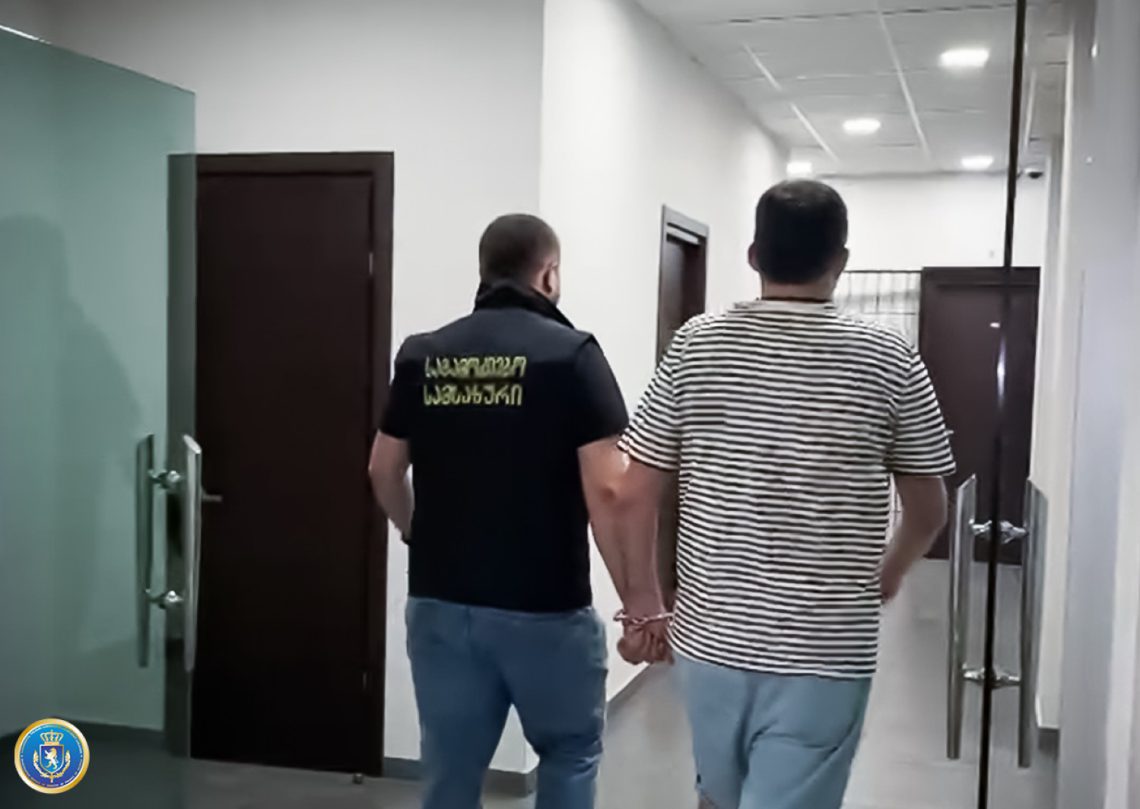 ფინანსთა სამინისტროს საგამოძიებო სამსახურმა სამი პირი დააკავა