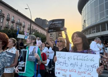 “ვერ დააბრუნებთ საბჭოთა ტერორს!”- მზია ამაღლობელის და ნინო დათაშვილის მხარდასაჭერი მსვლელობა იმართება