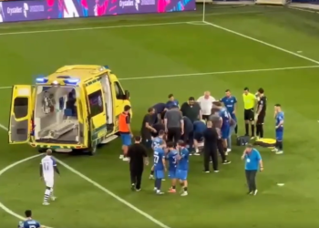 🎥დაშავებული ფეხბურთელი სასწრაფომ კლინიკაში გადაიყვანა – რა მოხდა ბათუმში მატჩის დროს