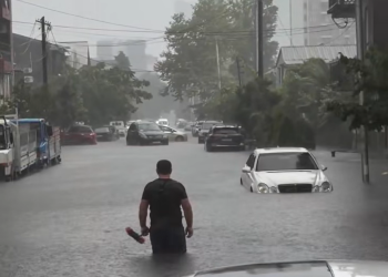 ძლიერი წვიმის გამო ქუჩები დაიტბორა – რა ინფორმაცია ვრცელდება