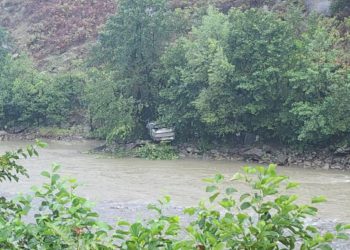 ქედის ცენტრთან მსუბუქი ავტომობილი გზის სავალი ნაწილიდან გადავარდა – რა ვითარებაა ადგილზე