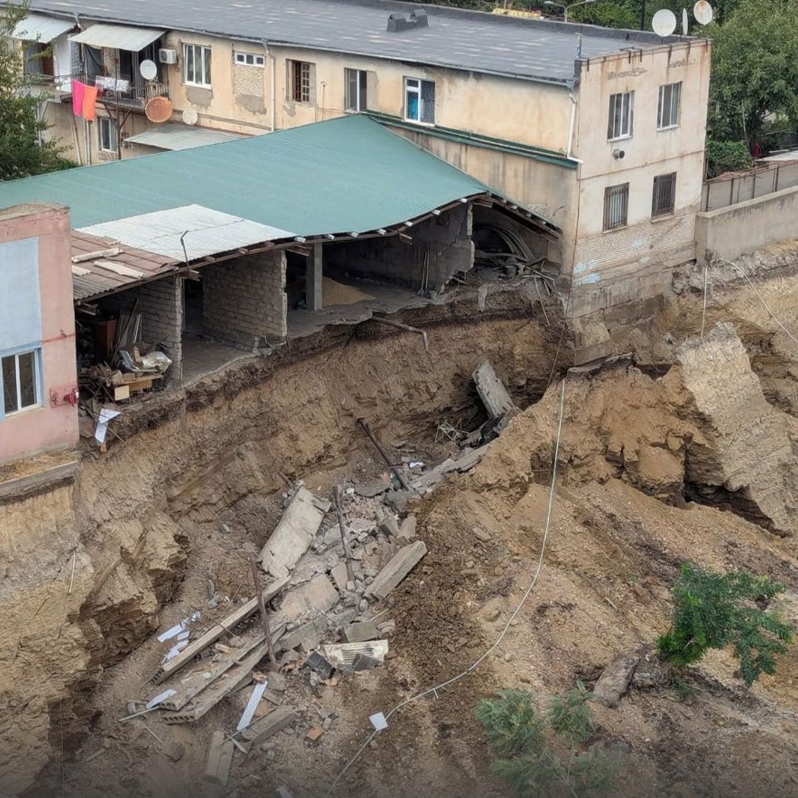 “ეგ მიწაც რო ჩაიშალოს, კორპუსი გაყვება და ძალიან დიდი მსხვერპლი იქნება” – წერს მოქალაქე სოციალურ ქსელში