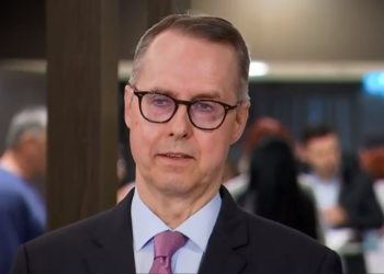 მაკ-კეინის ინსტიტუტი ფიშერის საგარეოში დაბარებაზე განცხადებას ავრცელებს