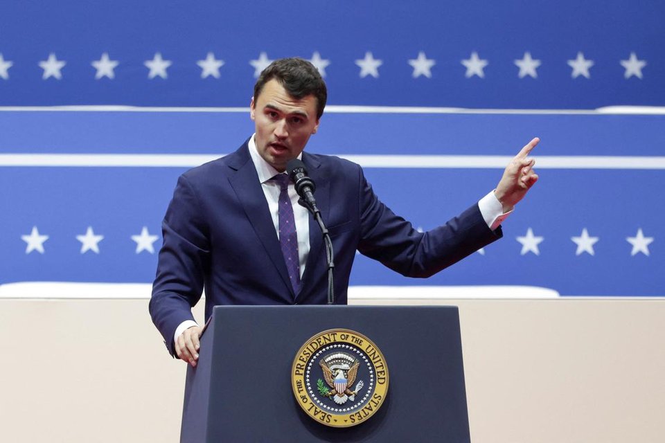 კონსერვატორი ჩარლი კირკი, რომელიც ცეცხლსასროლი იარაღით დაჭრეს, გარდაიცვალა