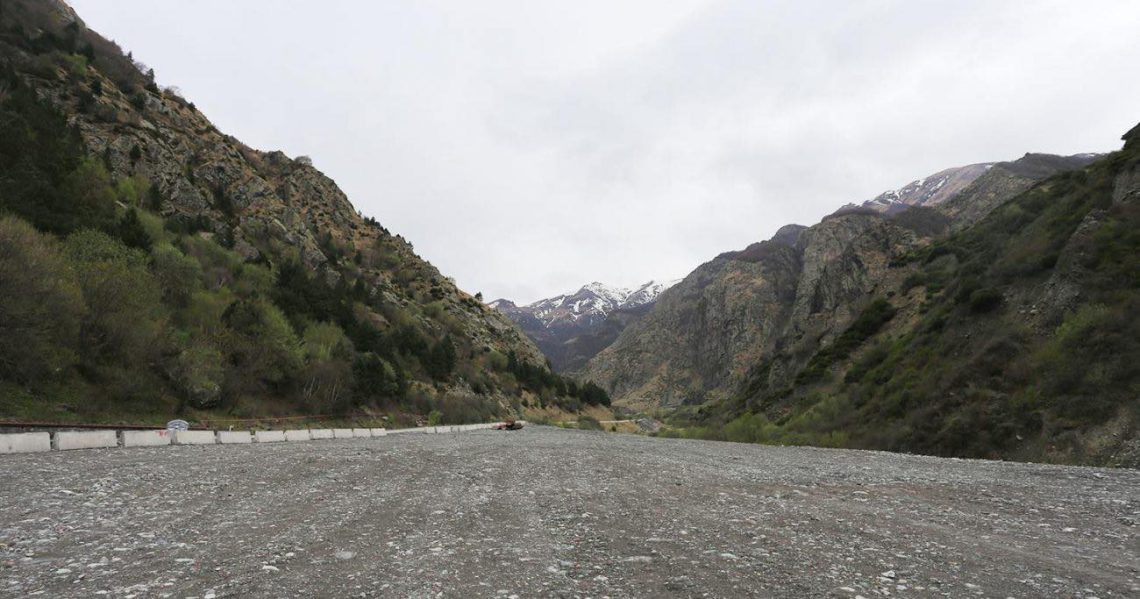 მცხეთა-შიომღვიმის მონასტრის გზაზე მთის ფერდი ჩამოიშალა – გზების დეპარტამენტი მძღოლებს აფრთხილებს
