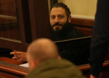 “არ ვაპირებ დავუჩოქო რეჟიმს, გთხოვთ იყავით ძლიერები.  თქვენ მაძლევთ ძალას ბრძოლისთვის, ძალას, რომ ვიყო შეუპოვარი, თუნდაც ბრძოლა მიწევდეს გისოსებიდან”- საბა სხვიტარიძის საბოლოო სიტყვა განაჩენამდე