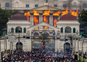 ნეპალში არეულობა გრძელდება – პროტესტის მონაწილეებმა პარლამენტის შენობას ცეცხლი წაუკიდეს