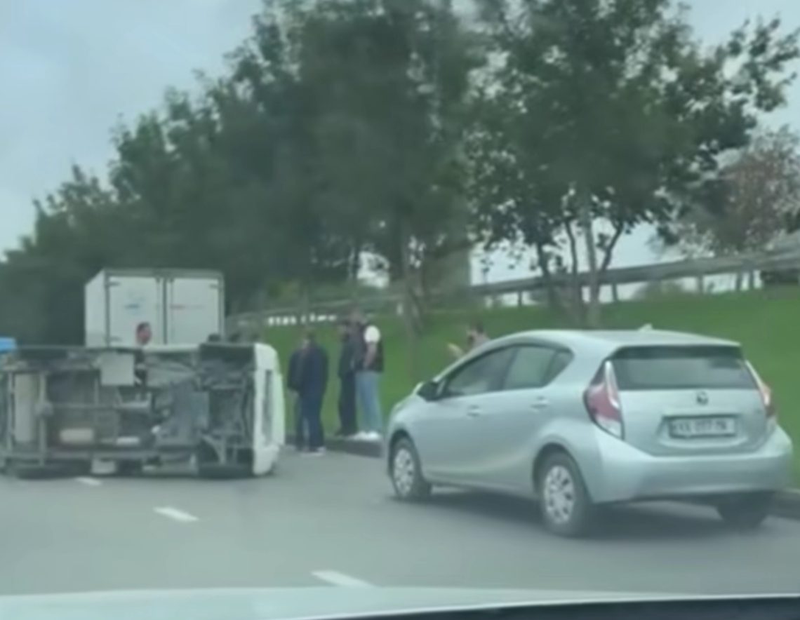 “კიდევ ერთი ავტოსაგზაო შემთხვევა მოხდა…”- რა კადრები ვრცელდება სოციალურ ქსელში