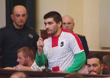 “ხვალ, პროტესტის ნიშნად, არ მივალ სასამართლოზე, ერთი თხოვნა მაქვს, სასჯელს რომ გამოაცხადებთ, გვითხარით ვინ, რა დავაშავეთ, ვითხოვ სახელს და გვარს, ვინ დავაზიანე” – რეზო კიკნაძე