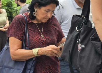 თბილისის საქალაქო სასამართლოში, 11 პატიმრის დასკვნით პროცესზე, სალომე ზურაბიშვილი მივიდა