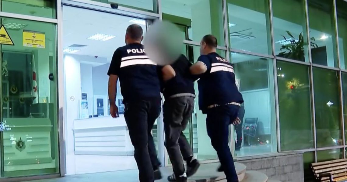 ჯანმრთელობის განზრახ მძიმე დაზიანებისა და დანაშაულის შეუტყობინებლობისთვის დაკავებულია 2 პირი