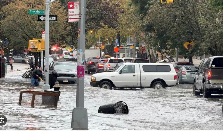 ნიუ იორკში ძლიერი წვიმით გამოწვეული წყალდიდობის შედეგად ორი ადამიანი დაიღუპა