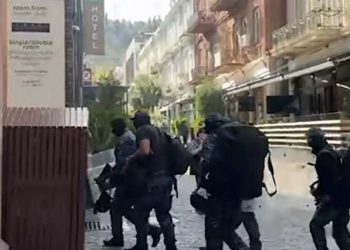 ძალოვნები საკრებულოს შენობაშიც შეიყვანეს