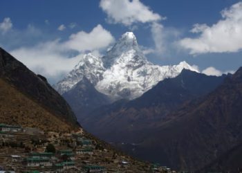 ნეპალში, ორი უცხოელი ალპინისტი, ამა დაბლამის მთაზე ექსპედიციის დროს დაიღუპა