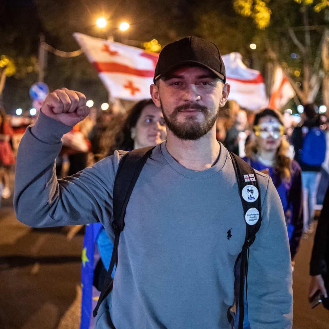 აქტივისტი ლადო ჯახუა დროებითი მოთავსების იზოლატორიდან წერილს აგზავნის