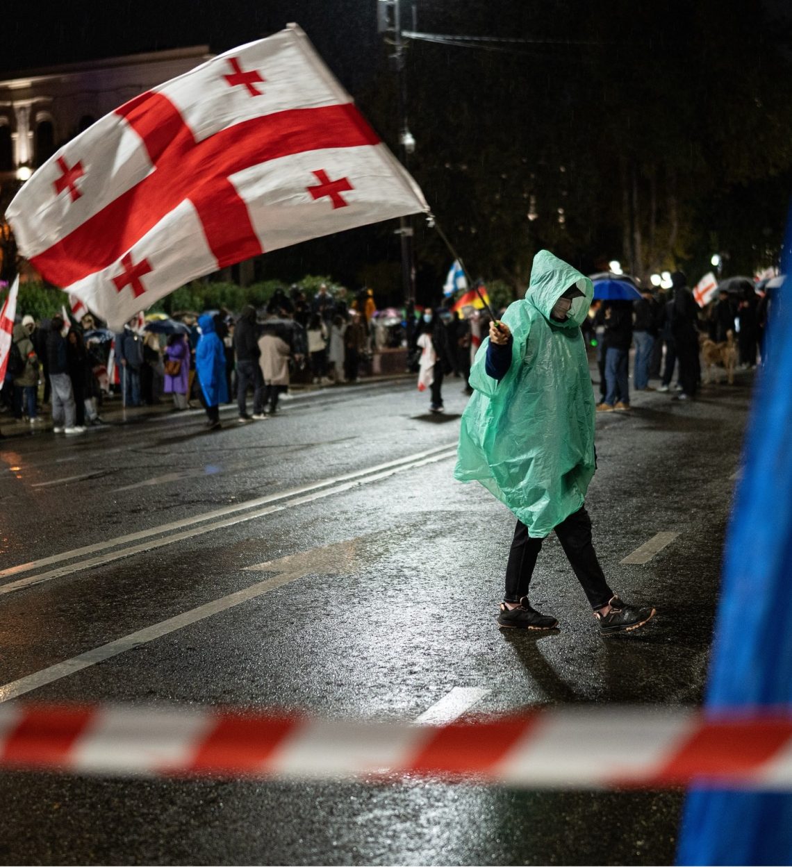 შსს-ს ცნობით, ბოლო 2 დღეში ნიღბის ტარებისა და გზის გადაკეტვისთვის 14 ადამიანი დააკავეს