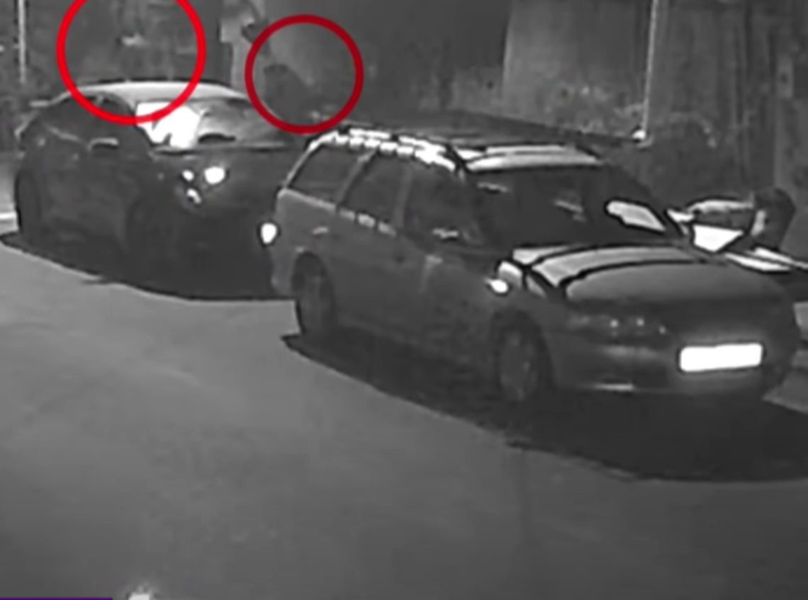 “ტვ პირველის” ცნობით, შსს-ს თანამშრომლები მოქალაქის მანქანაში იარაღის ჩადებას ცდილობდნენ