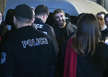 თავისუფლების მეტროსთან პოლიცია მოქალაქეებს ჩხრეკს – არსებული ინფორმაციით, დააკავეს ერთი პირი