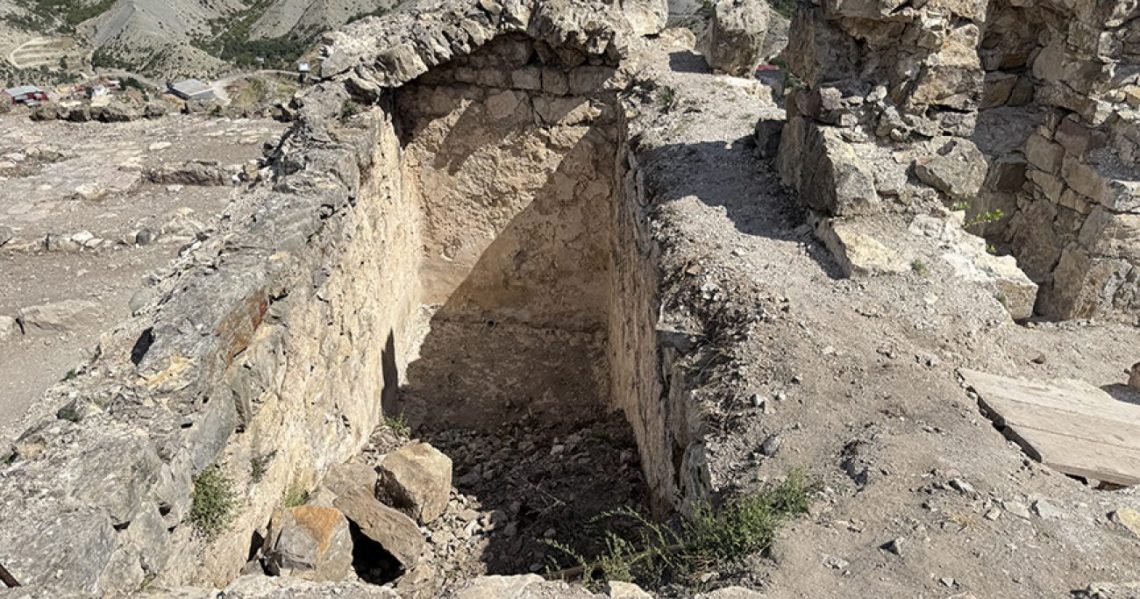 გევერნიკის ციხეში აღმოჩენილი სამარხი, თურქი არქეოლოგების მტკიცებით, აშოტ I-ს ეკუთვნის