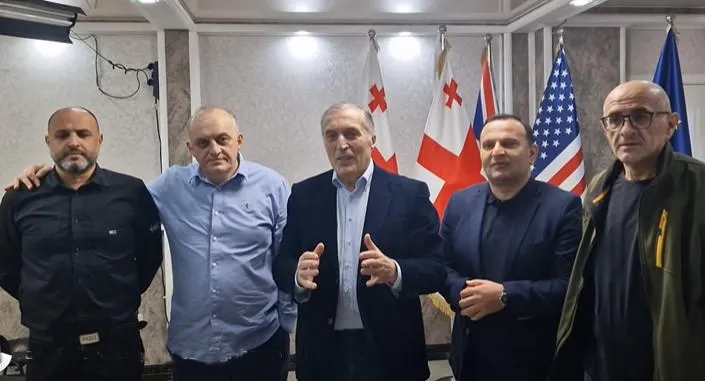 პროკურატურის ცნობით, პაატა ბურჭულაძეს, მურთაზ ზოდელავას, ირაკლი ნადირაძეს, პაატა მანჯგალაძეს და ლაშა ბერიძეს 4 ოქტომბრის საქმეზე ბრალდება წარუდგინეს