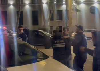 პოლიციამ რუსთაველზე დიპლომატი, გიორგი წიქარიშვილი დააკავა