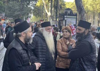 “ქვეყანა უნდა დაიბრუნოს ხალხმა” – არქიმანდრიტი დოროთე ყურაშვილი საპროტესტო აქციიდან ხალხს მიმართავს