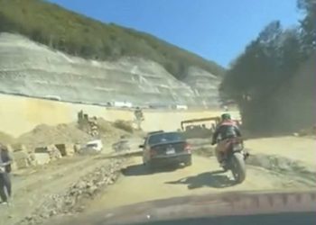 “ჯარგვალთან ხელოვნურად შექმნილი დიდი საცობია, რათა ხალხის შემოსვლა შეაფერხონ ქალაქში” – ინფორმაციას მოქალაქე ავრცელებს