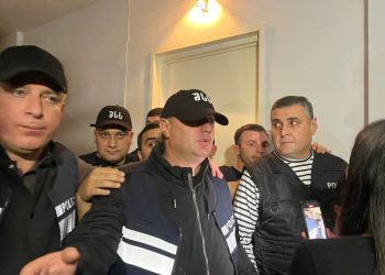 არსებული ინფორმაციით, ექიმ გიორგი ჩახუნაშვილის სახლში ჩხრეკა მიმდინარეობს