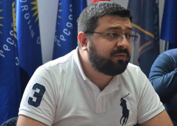 “იყო თუ არა შენსა და ნაცებს შორის გარიგება, რომ თუ რევოლუციას მოახდენდით, პატრიარქად დაგსვამდნენ?”- ვის მიმართავს დიმიტრი სამხარაძე