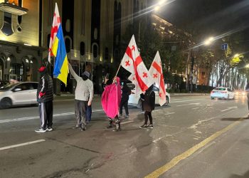 უწყვეტი პროტესტის 331-ე – მოქალაქეებმა რუსთაველის გამზირზე გზა გადაკეტეს