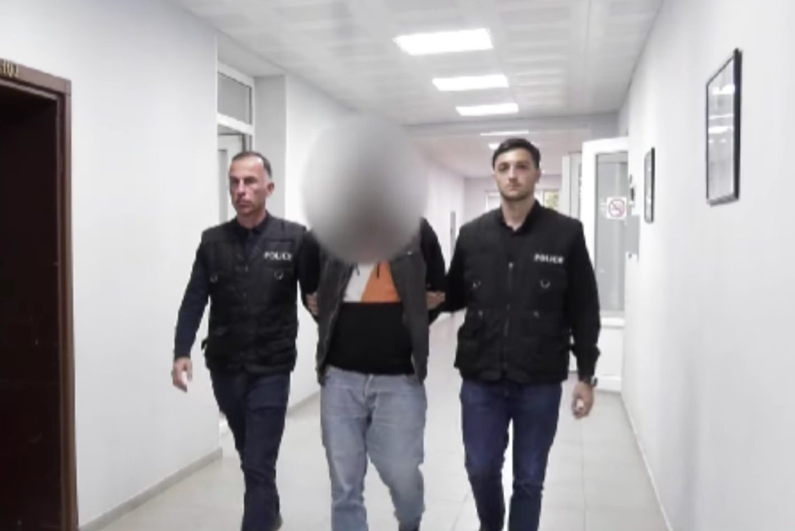 ჯანმრთელობის განზრახ მძიმე დაზიანებისა და მუქარის ბრალდებით  წარსულში  სხვადასხვა დანაშაულებისთვის ნასამართლევი სამი პირი დააკავეს