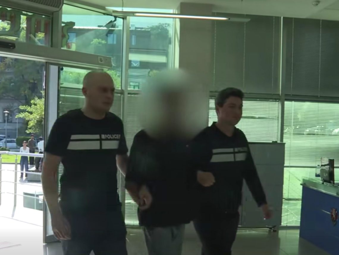 “დაკავებულია პირი, რომელმაც ვერის ბაღთან ორი ადამიანი დაჭრა” – შსს