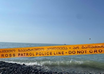 ბათუმში, ზღვაში დაახლოებით 1 საათია კაცს ეძებენ – რა ვითარებაა ადგილზე