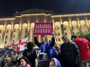 რუსთაველის გამზირი გადაკეტილია - რა ხდება ადგილზე - "მეტრონომის" ფოტოკოლაჟი