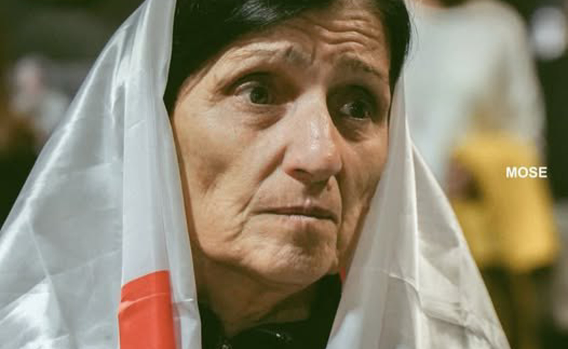 საპროტესტო აქციაზე დაკავებული 71 წლის აზა ჩილაჩავა სასამართლოში გადაიყვანეს