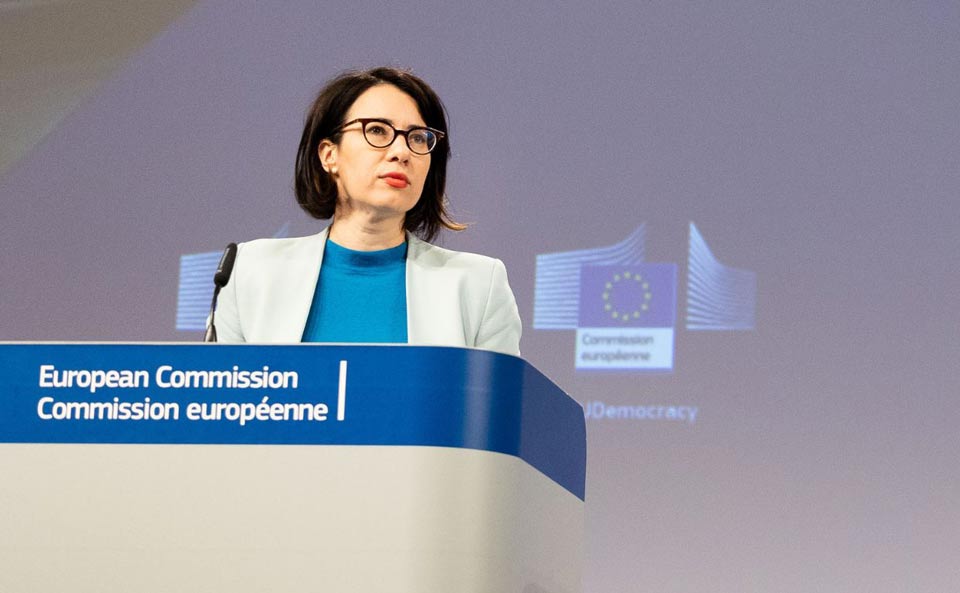 “კარგი იქნება, თუ საქართველოს ხელისუფლების წარმომადგენლები სარკეში ჩაიხედებიან და თვალს გაუსწორებენ რეალობას, რომ ისინი მისდევენ რეპრესიული რეჟიმის გზას, რომელიც მშვიდობიანი მოქალაქეების, მედიისა და ჟურნალისტების წინააღმდეგ მოქმედებს” – ჰიპერი