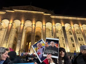 რუსთაველის გამზირი გადაკეტილია - რა ხდება ადგილზე - "მეტრონომის" ფოტოკოლაჟი