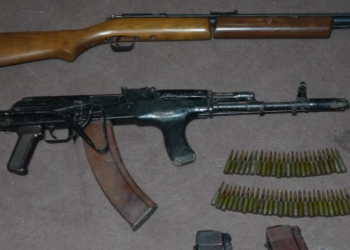 სამეგრელოს პოლიციამ ცეცხლსასროლი იარაღი და საბრძოლო მასალა ამოიღო – დაკავებულია 3 პირი