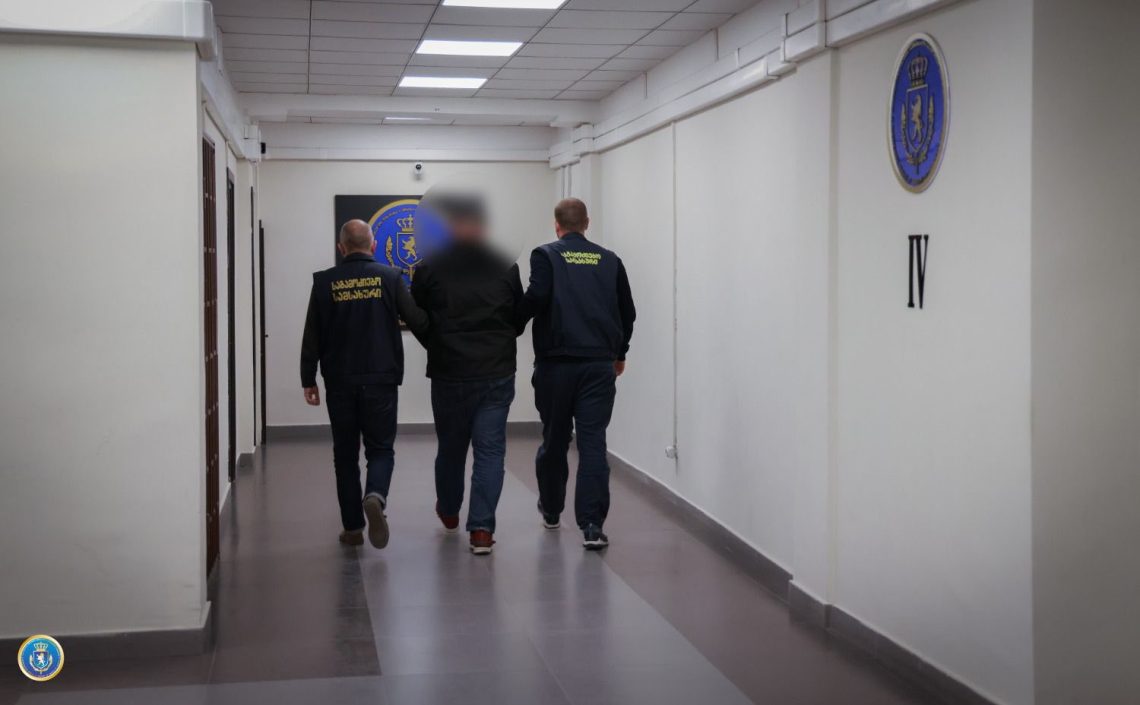 თაღლითობის მცდელობის ფაქტზე თბილისის მერიის ერთ-ერთი განყოფილების უფროსი სპეციალისტი დააკავეს