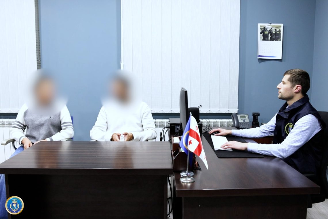 “დიდი ოდენობით ყალბი აქციზური მარკების გასაღების ფაქტზე დაკავებულია ორი პირი” – საგამოძიებო სამსახური