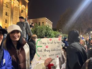 რუსთაველის გამზირი გადაკეტილია - რა ხდება ადგილზე - "მეტრონომის" ფოტოკოლაჟი